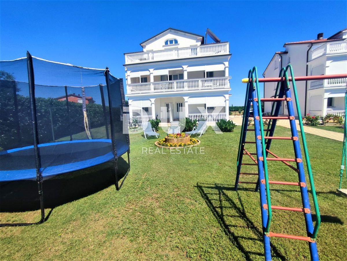 ISTRIA, VALBANDON - Casa con appartamenti vicino al mare con 7 appartamenti e un grande giardino