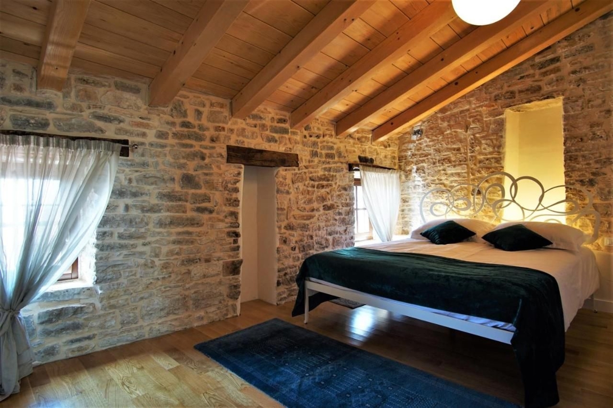 ISTRIA, BALE - Bellissima casa in pietra con dettagli architettonici moderni!