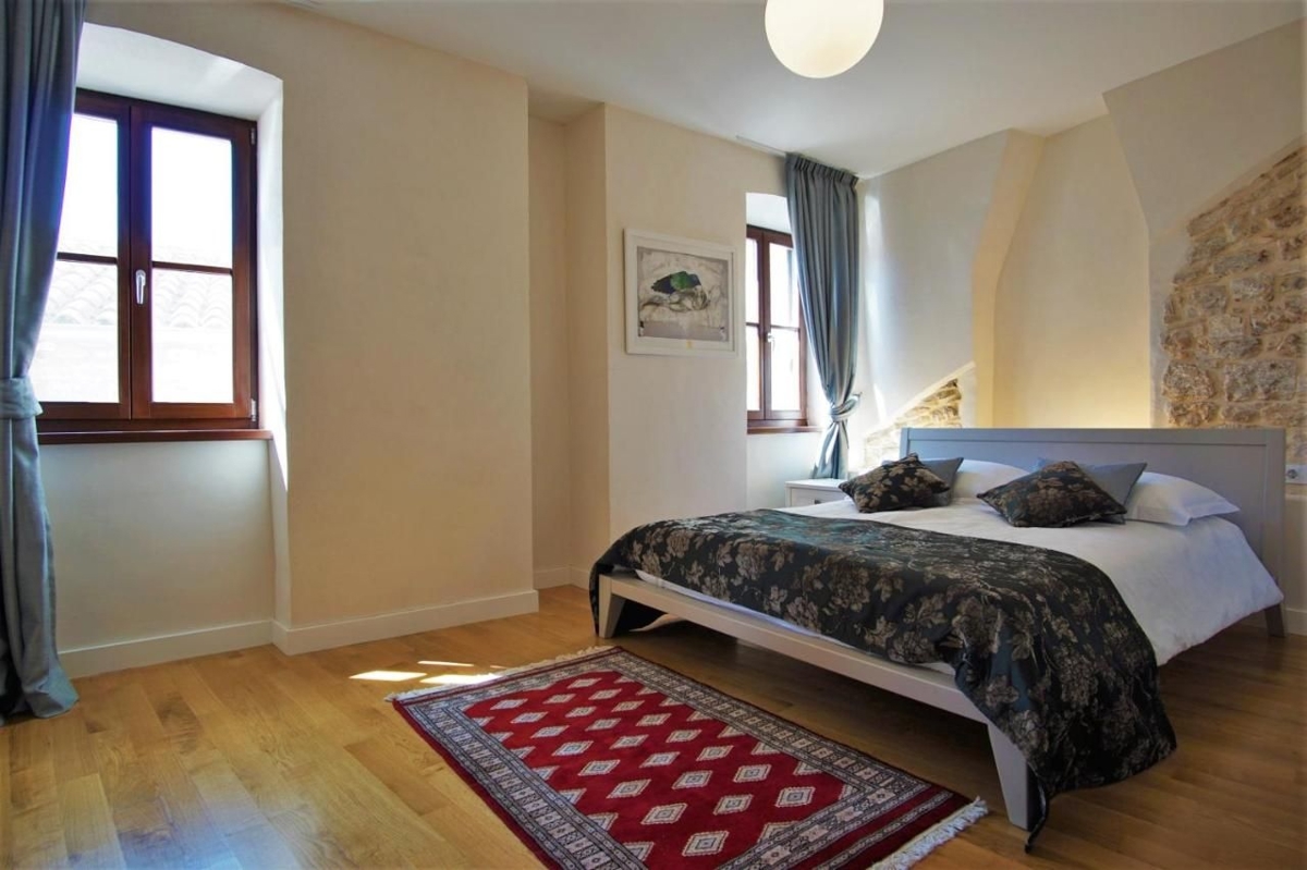 ISTRIA, BALE - Bellissima casa in pietra con dettagli architettonici moderni!