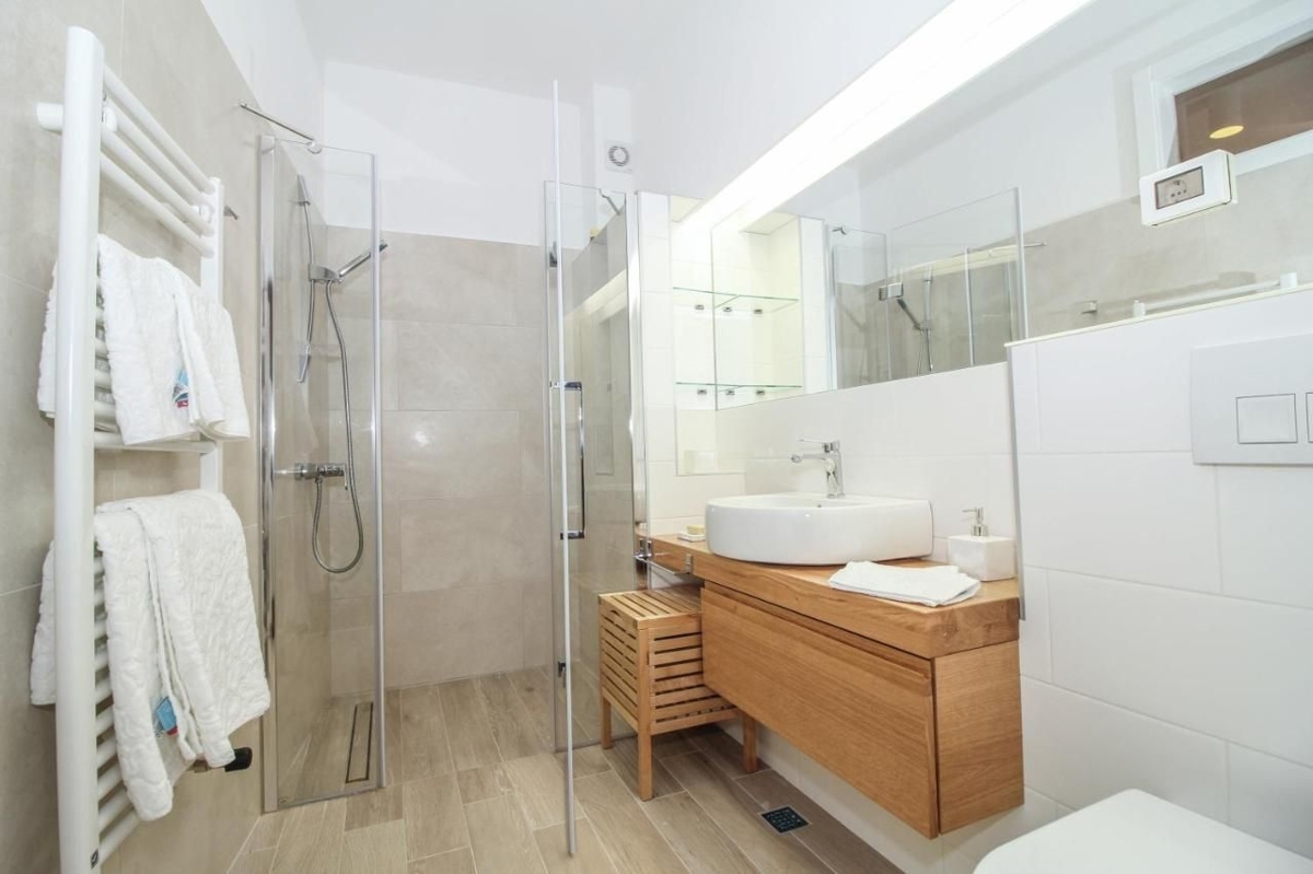 ISTRIA, BALE - Bellissima casa in pietra con dettagli architettonici moderni!