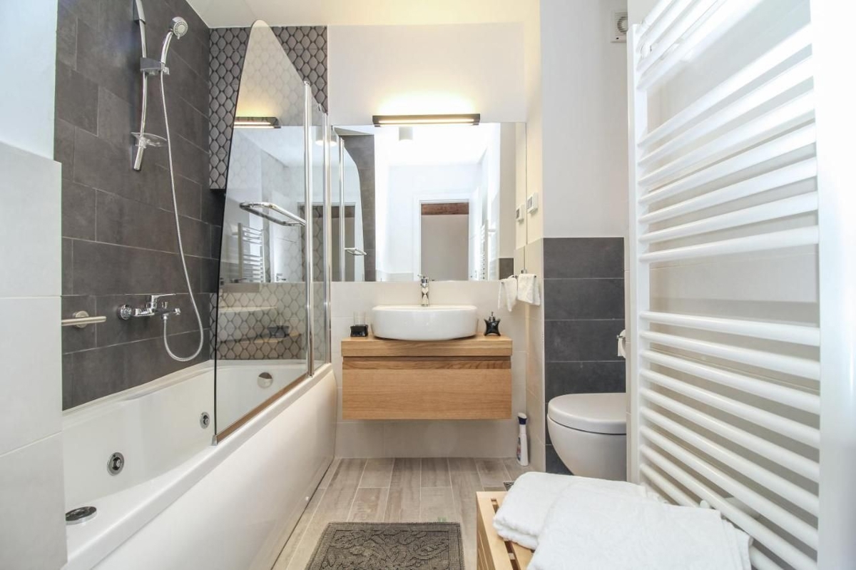 ISTRIA, BALE - Bellissima casa in pietra con dettagli architettonici moderni!