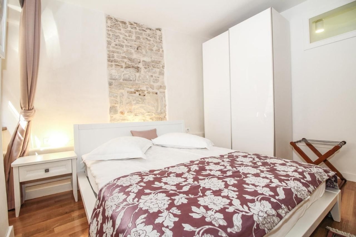 ISTRIA, BALE - Bellissima casa in pietra con dettagli architettonici moderni!