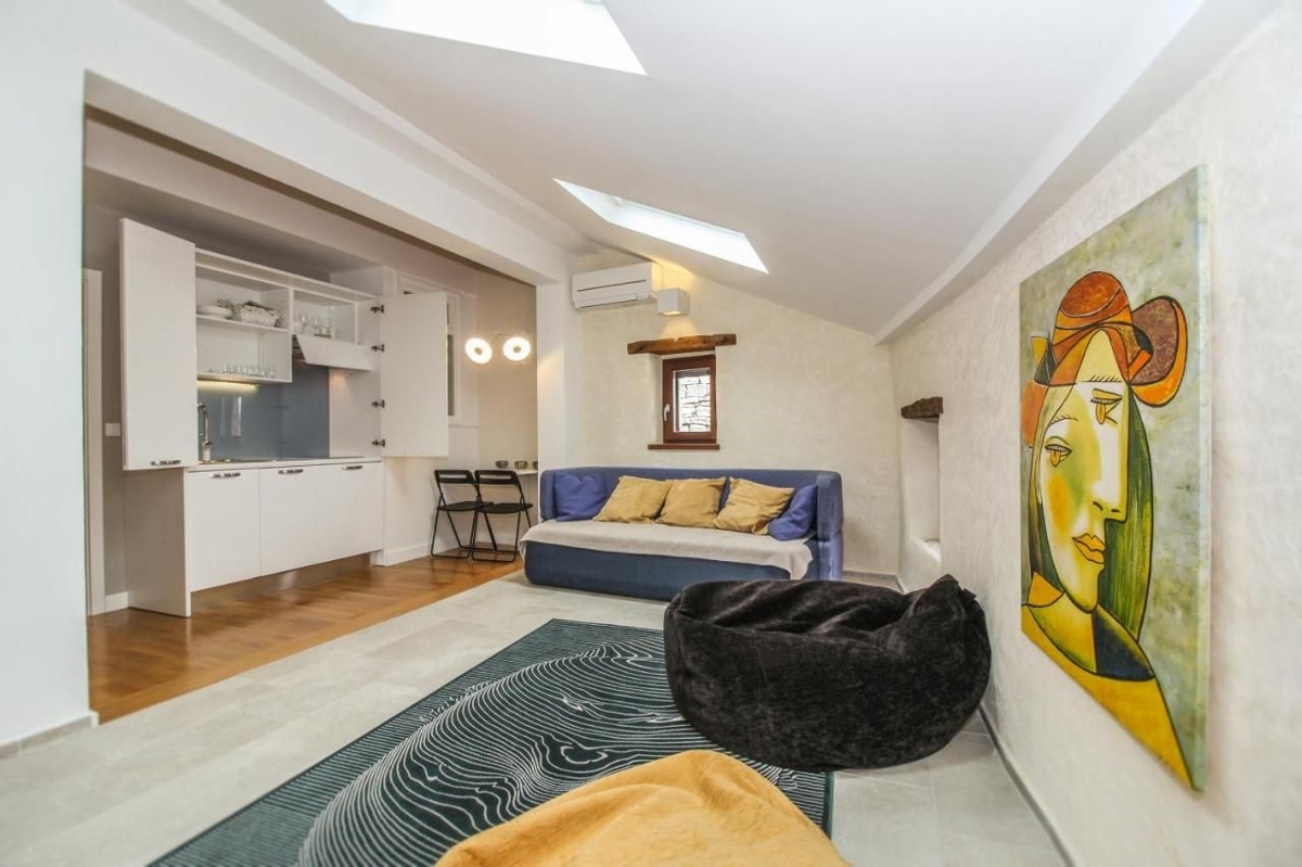 ISTRIA, BALE - Bellissima casa in pietra con dettagli architettonici moderni!