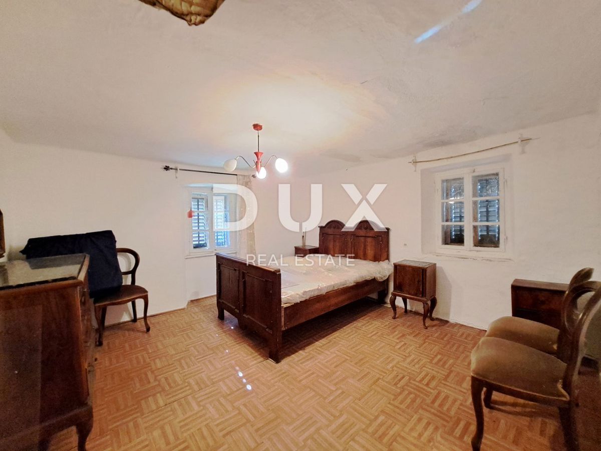 ISTRIA, GROŽNJAN, DINTORNI - casa antica da ristrutturare con terreno di 60.000 m²