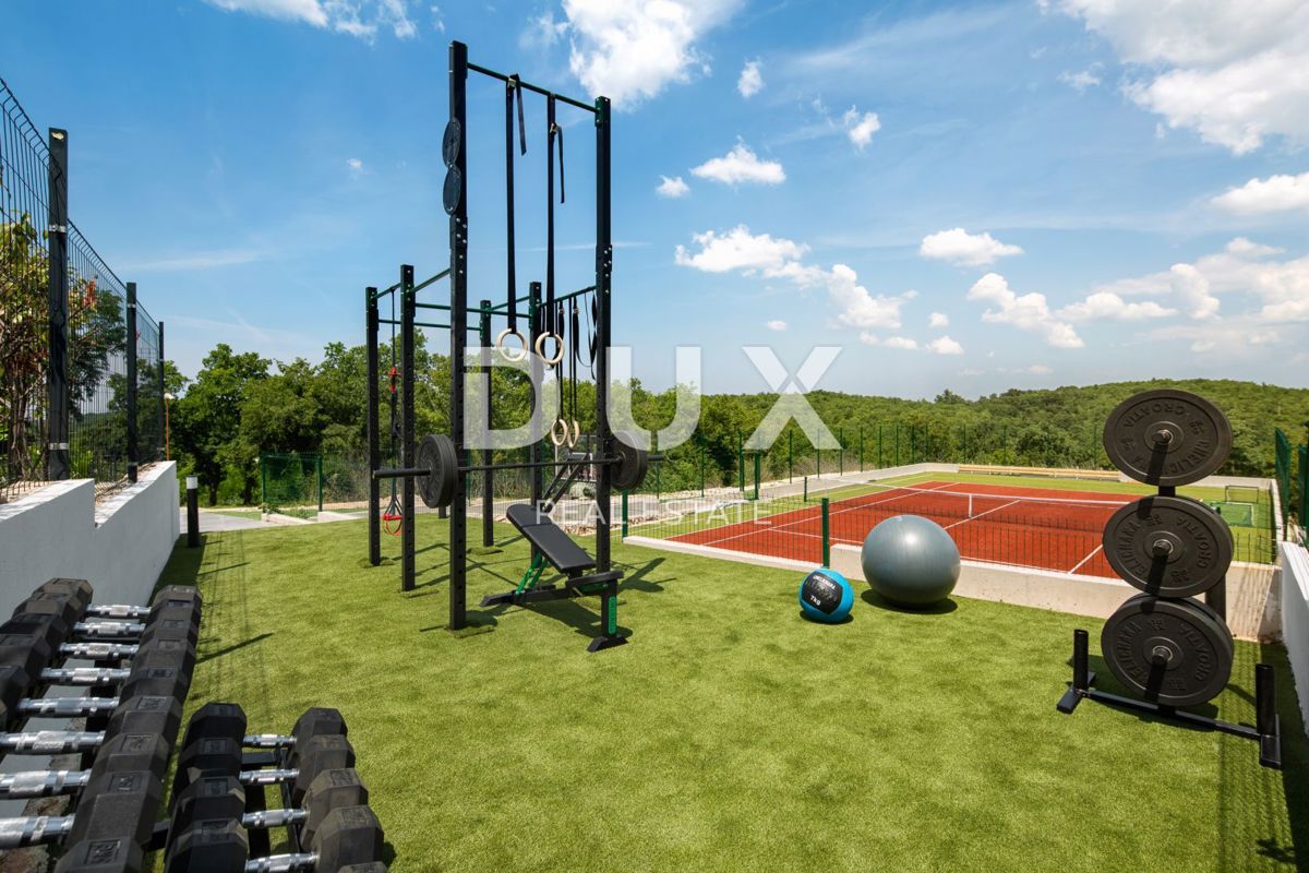 ISTRIA, VRSAR (dintorni) - Villa di lusso con campo da tennis, piscina e vista mare
