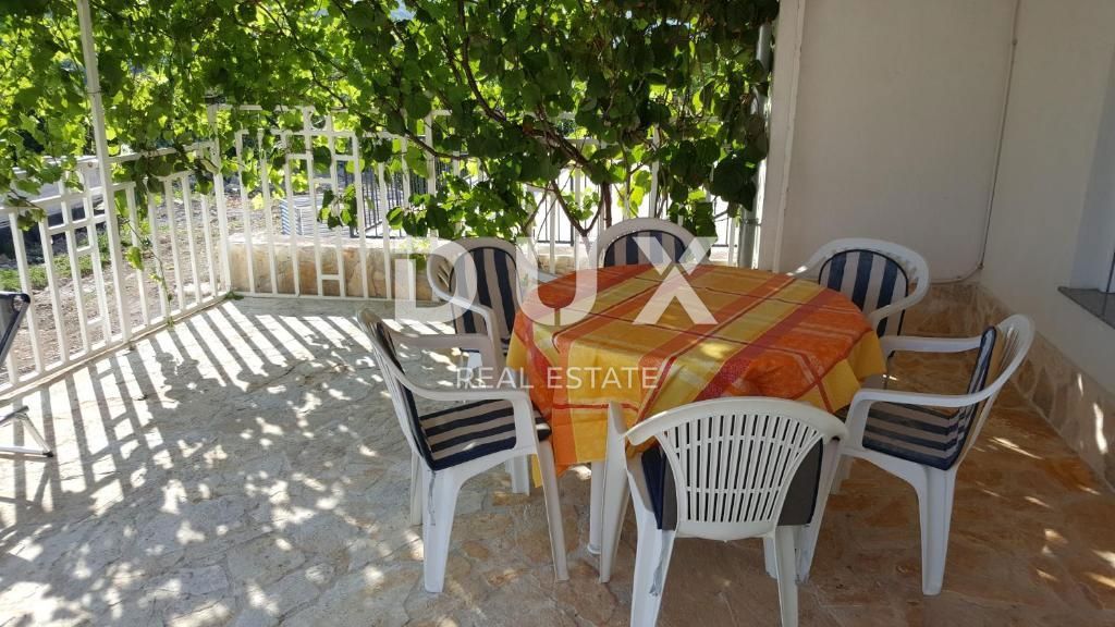 NOVI VINODOLSKI - casa in zona tranquilla con 5 appartamenti