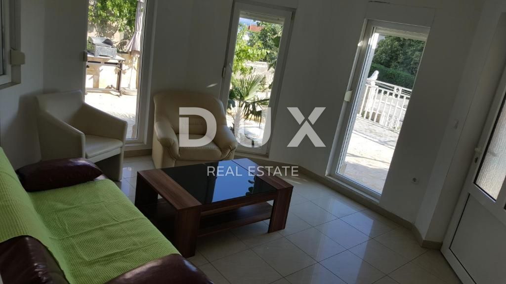 NOVI VINODOLSKI - casa in zona tranquilla con 5 appartamenti