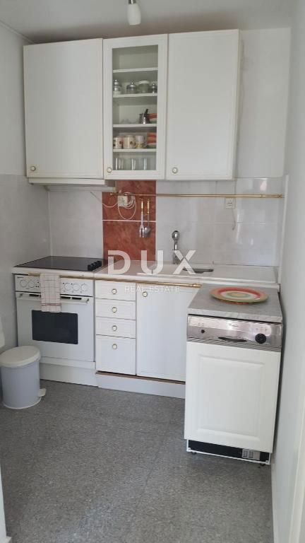 NOVI VINODOLSKI - casa in zona tranquilla con 5 appartamenti