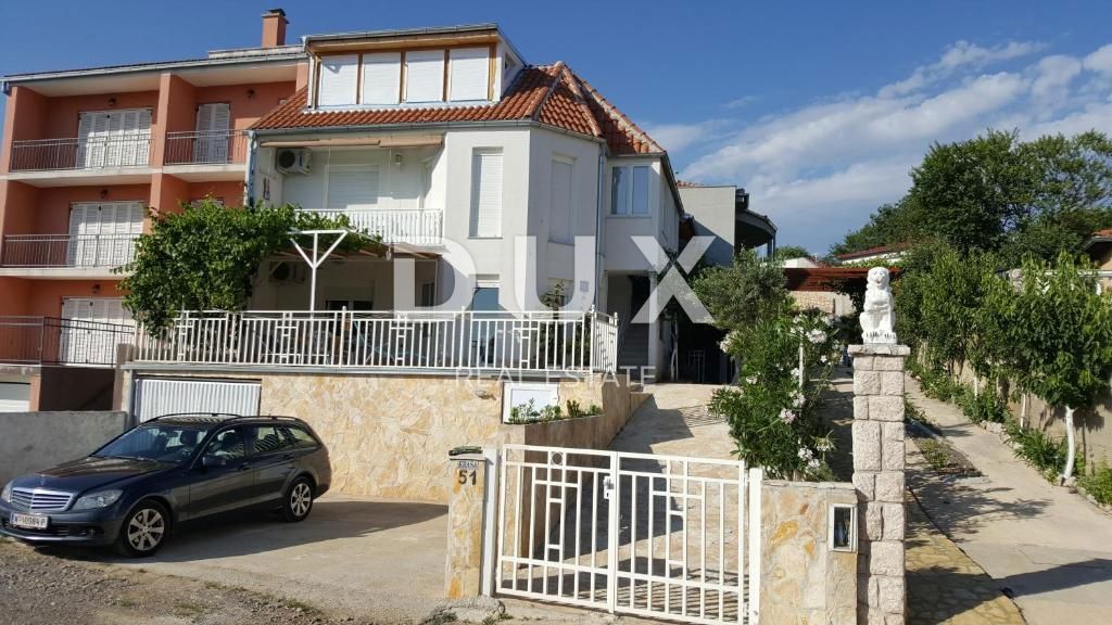NOVI VINODOLSKI - casa in zona tranquilla con 5 appartamenti