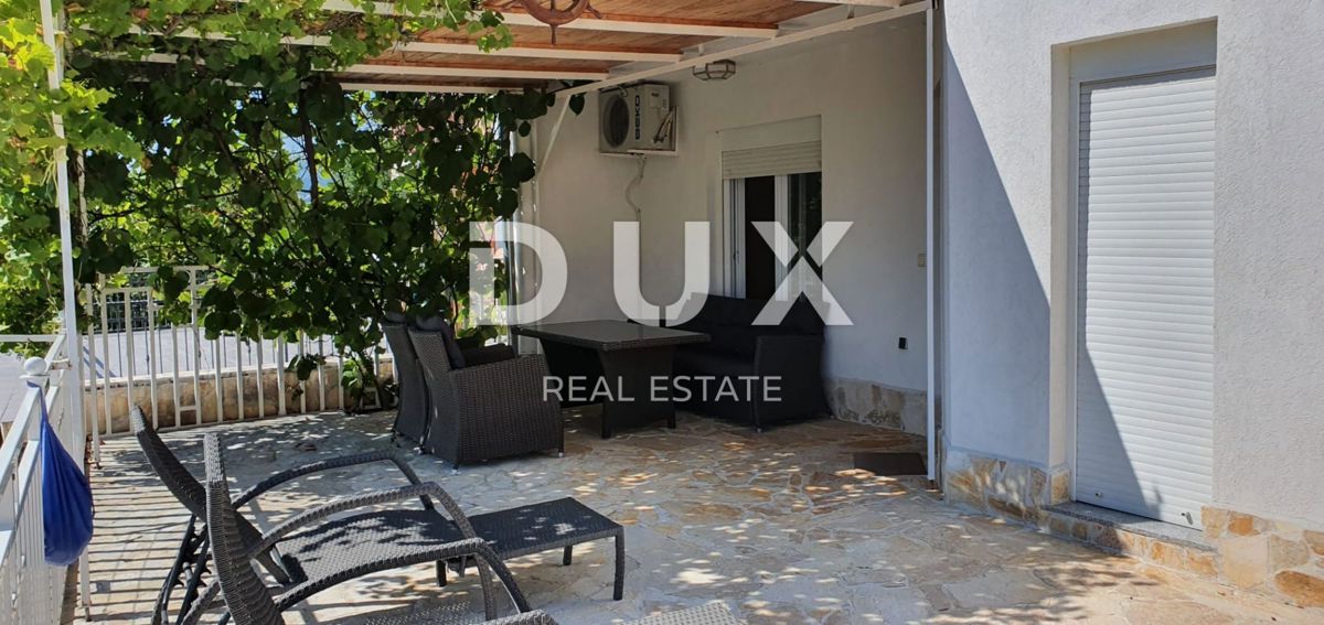NOVI VINODOLSKI - casa in zona tranquilla con 5 appartamenti