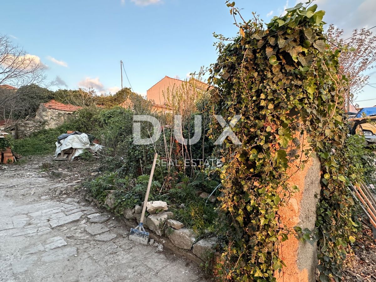 ZADAR, BOKANJAC - Vecchia casa con terreno edificabile 307m²