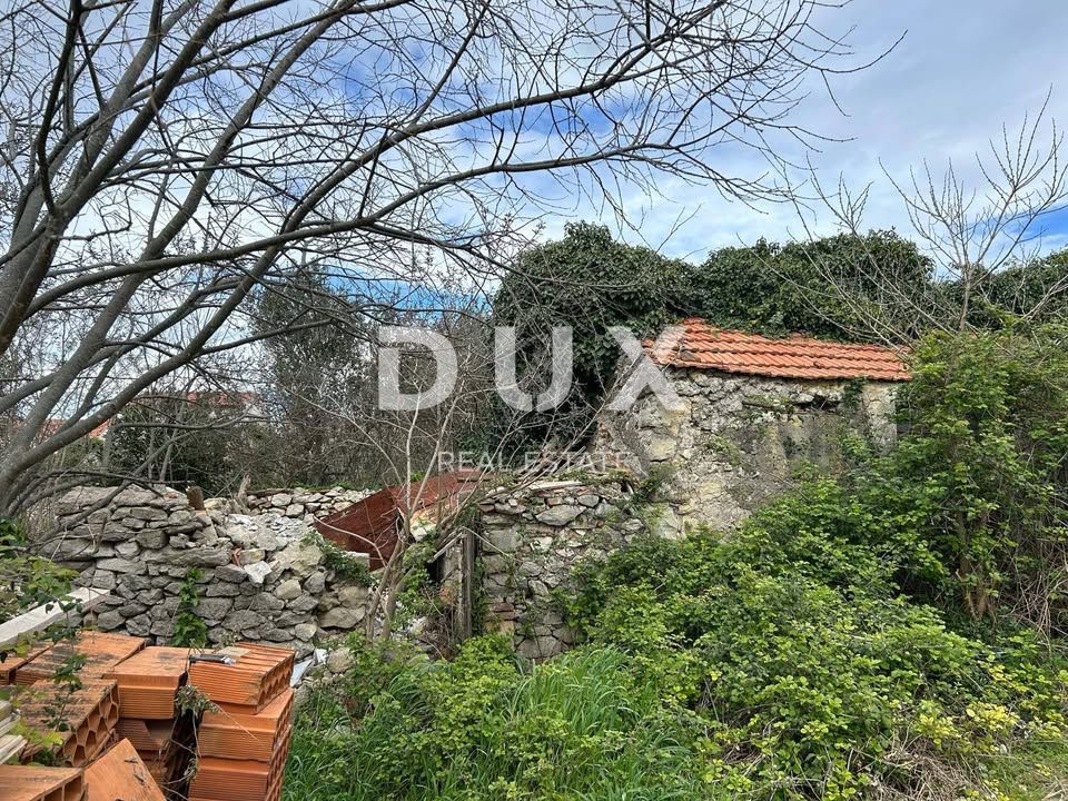 ZADAR, BOKANJAC - Vecchia casa con terreno edificabile 307m²