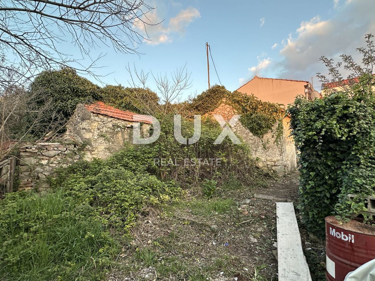 ZADAR, BOKANJAC - Vecchia casa con terreno edificabile 307m²