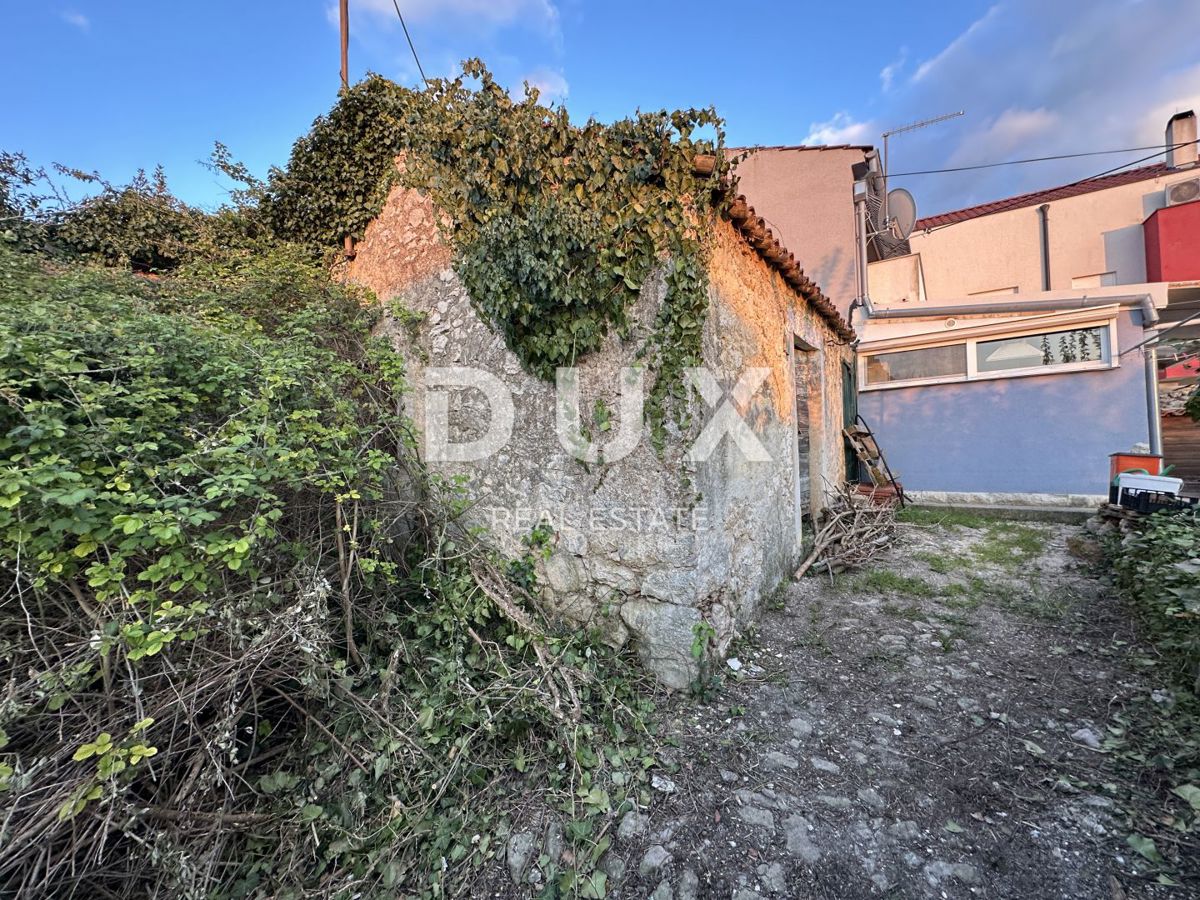 ZADAR, BOKANJAC - Vecchia casa con terreno edificabile 307m²