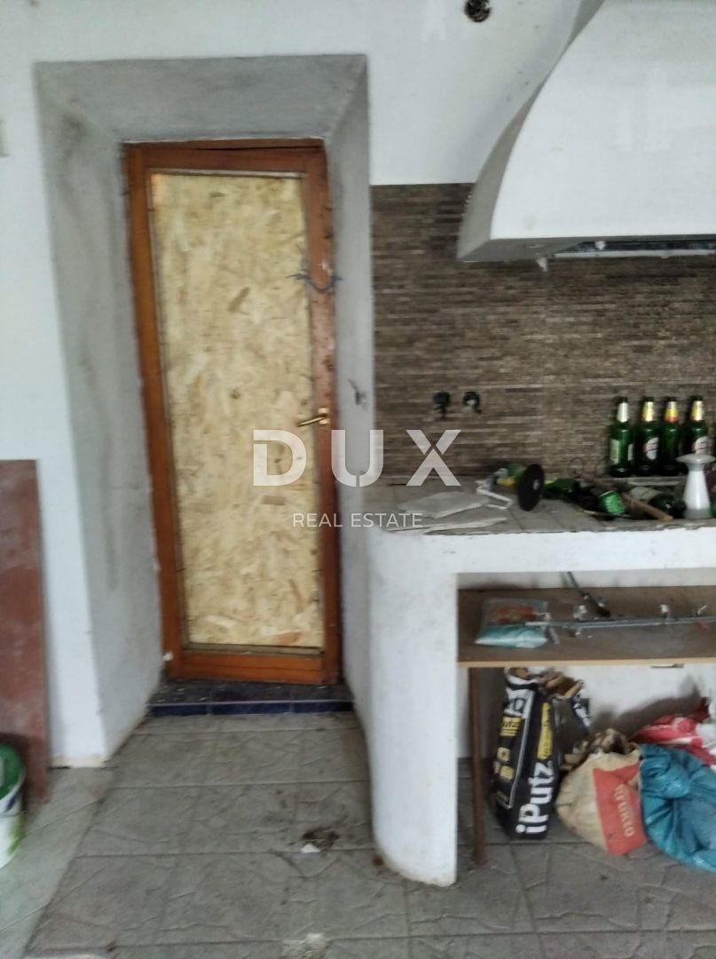 CRIKVENICA, DRIVENIK - Casa vicino al lago con giardino di 3850m2
