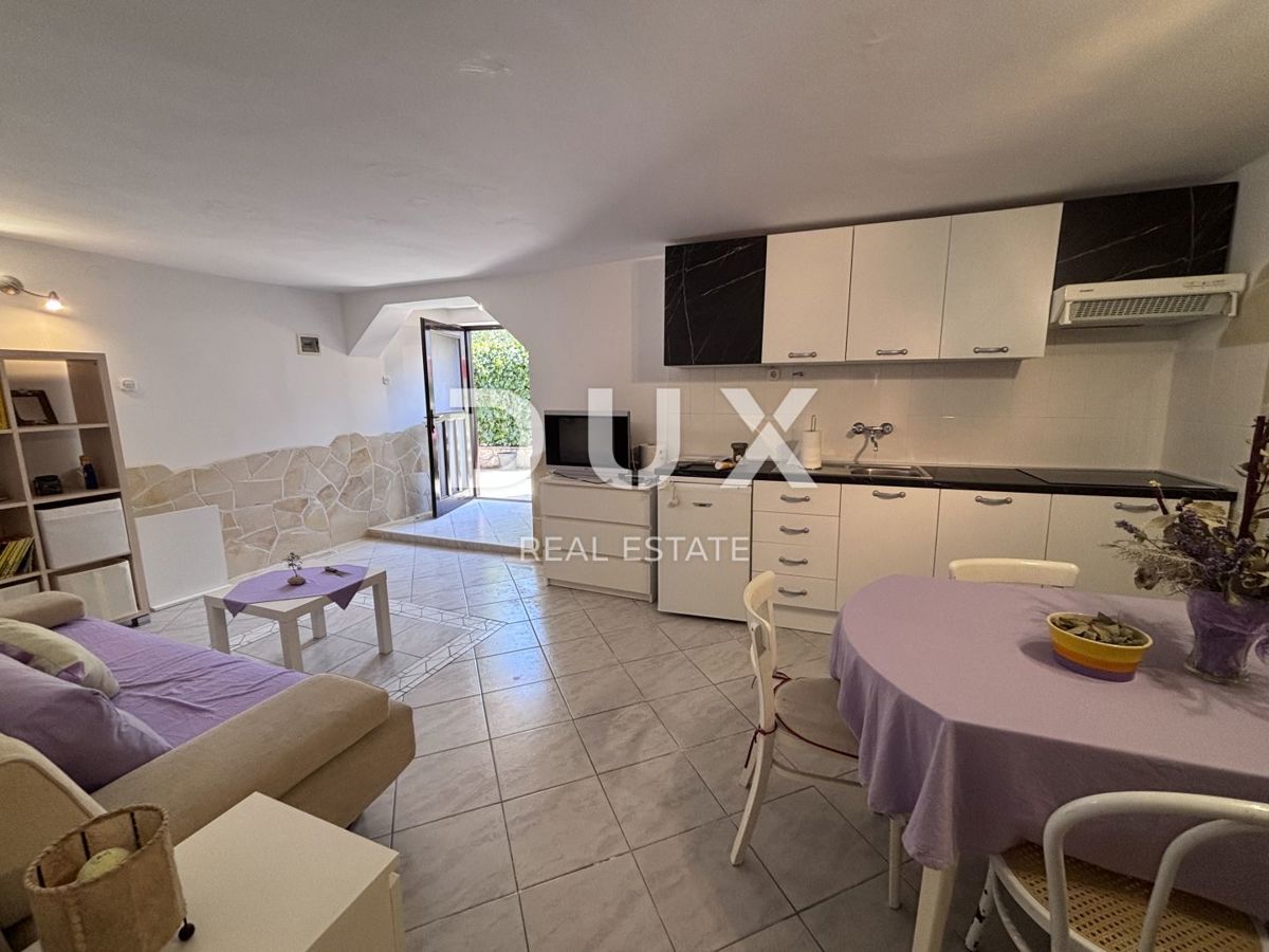 ZADAR, DONJI KARIN - Casa con tre appartamenti a 150 m dal mare