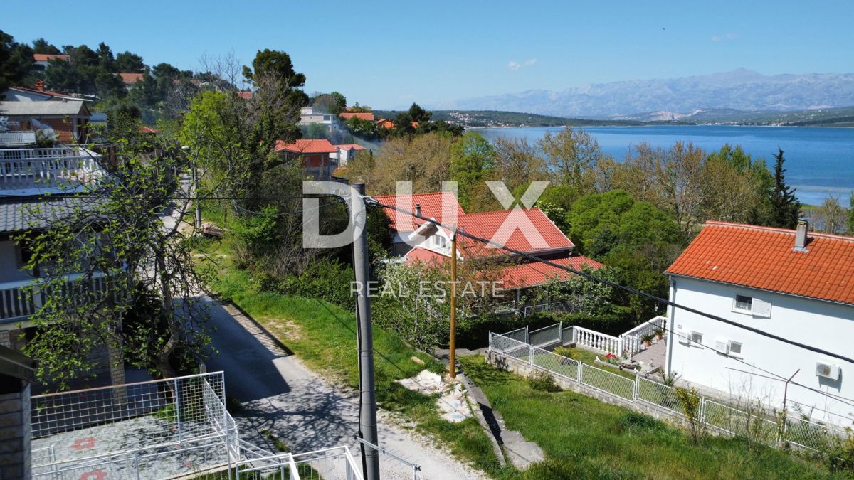 ZADAR, DONJI KARIN - Casa con tre appartamenti a 150 m dal mare