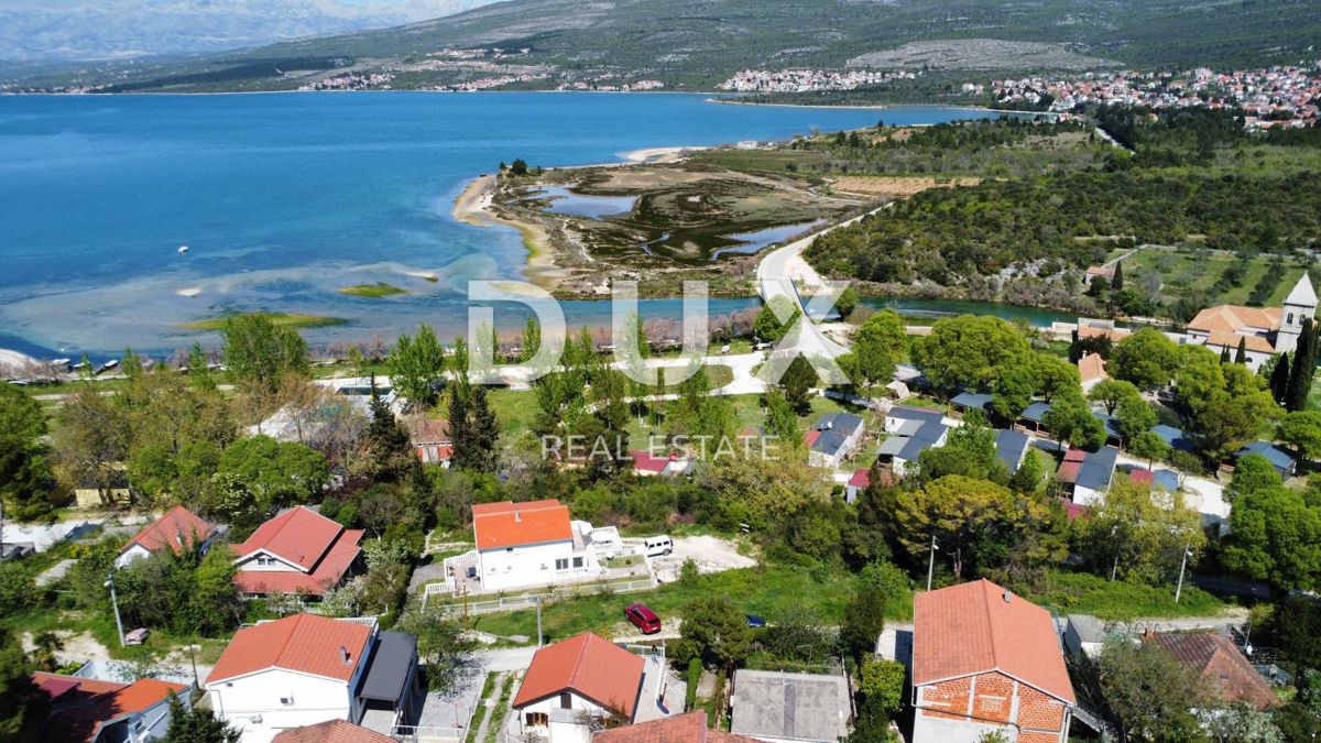 ZADAR, DONJI KARIN - Casa con tre appartamenti a 150 m dal mare