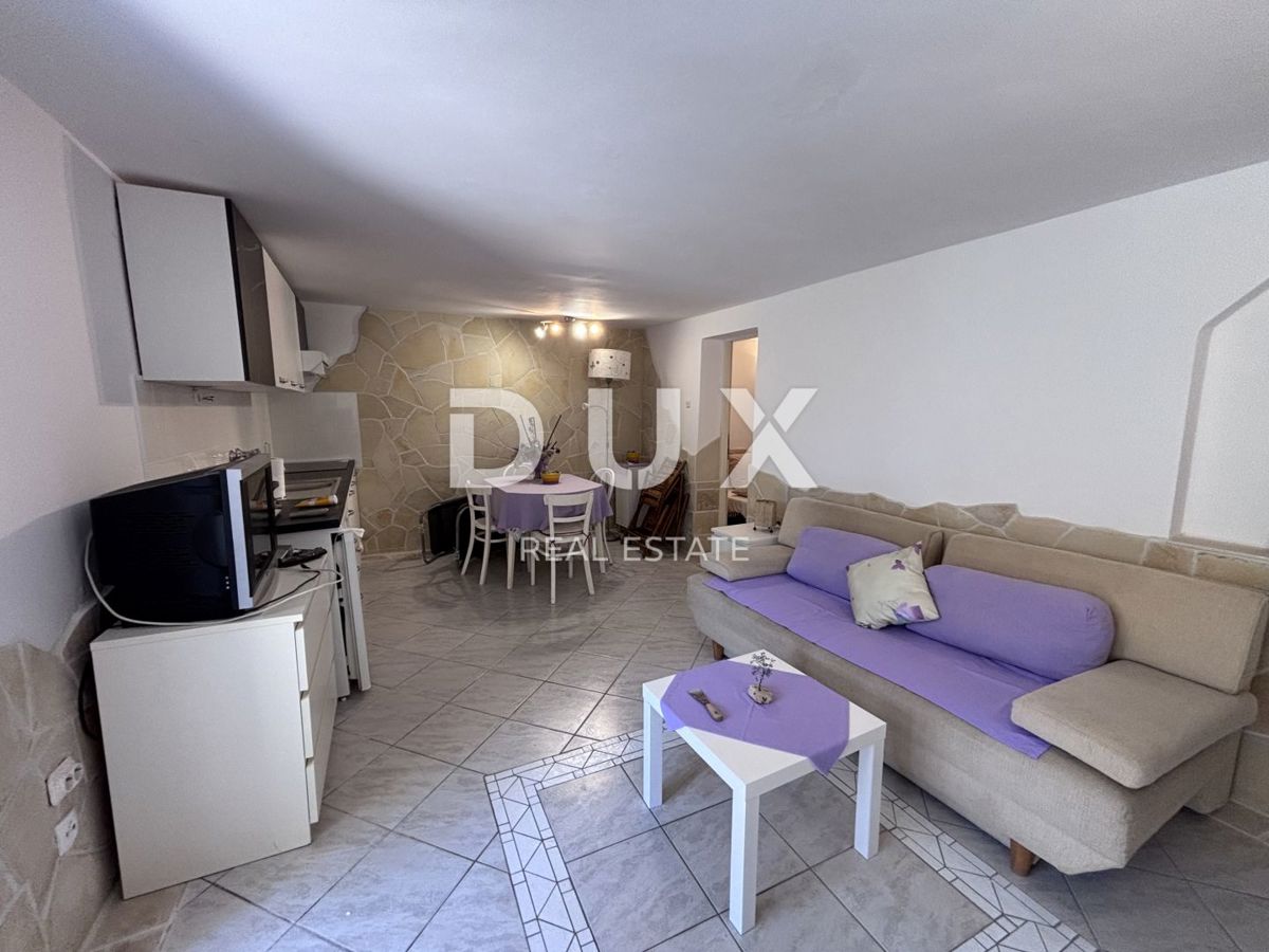 ZADAR, DONJI KARIN - Casa con tre appartamenti a 150 m dal mare