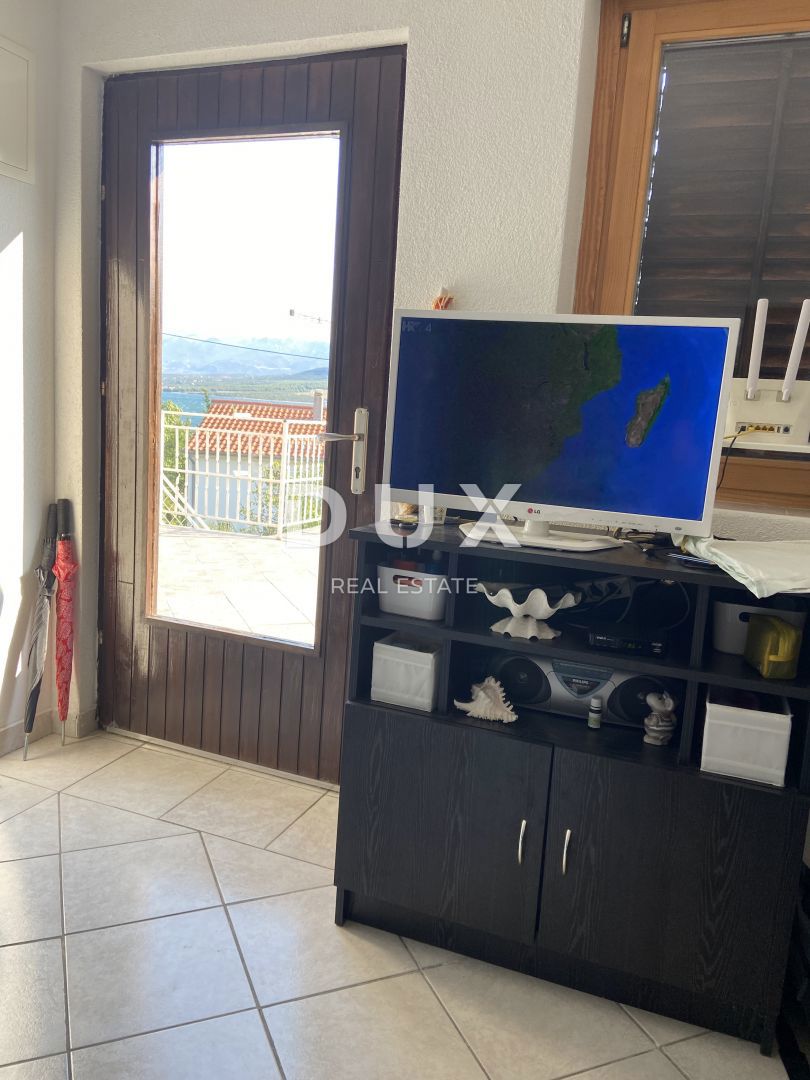 ZADAR, DONJI KARIN - Casa con tre appartamenti a 150 m dal mare
