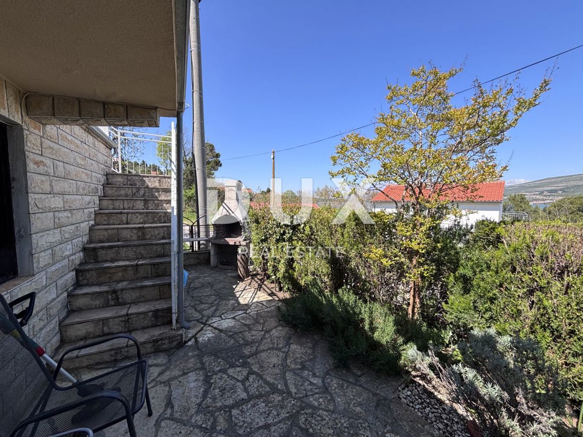 ZADAR, DONJI KARIN - Casa con tre appartamenti a 150 m dal mare
