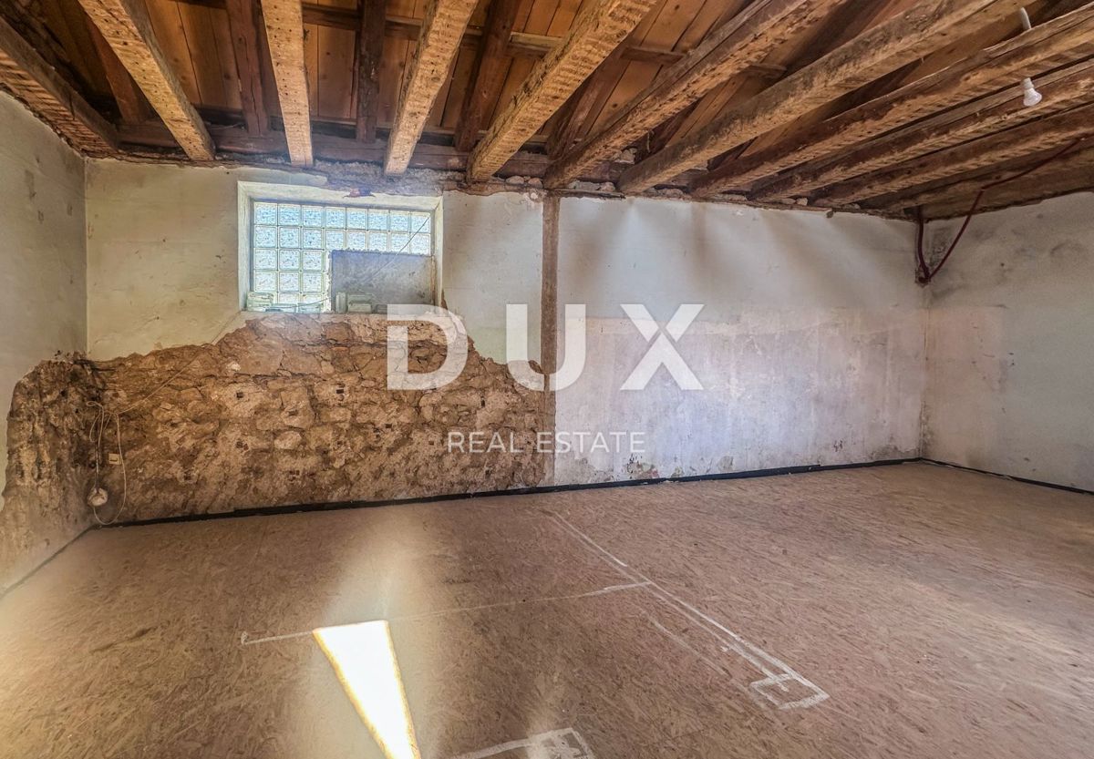 CRIKVENICA, GRIŽANE - Casa tradizionale in pietra con vista mare, piscina in fase finale e grande potenziale