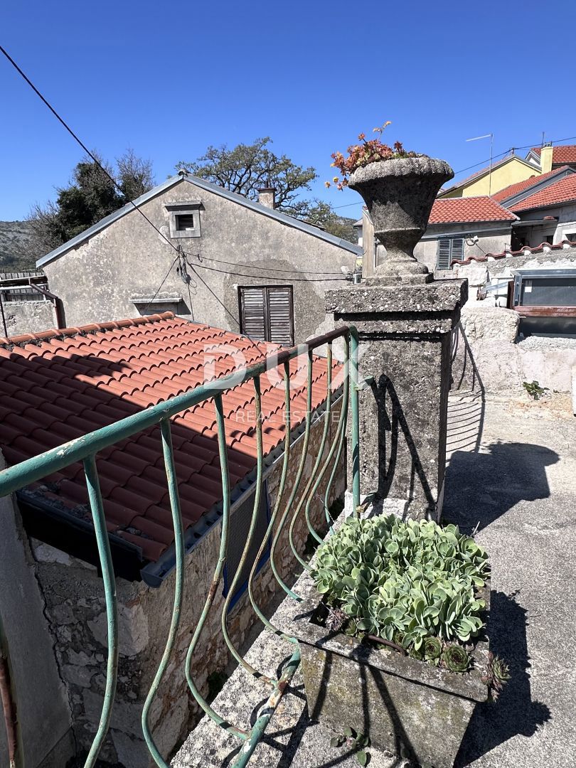 CRIKVENICA, GRIŽANE - Casa tradizionale in pietra con vista mare, piscina in fase finale e grande potenziale