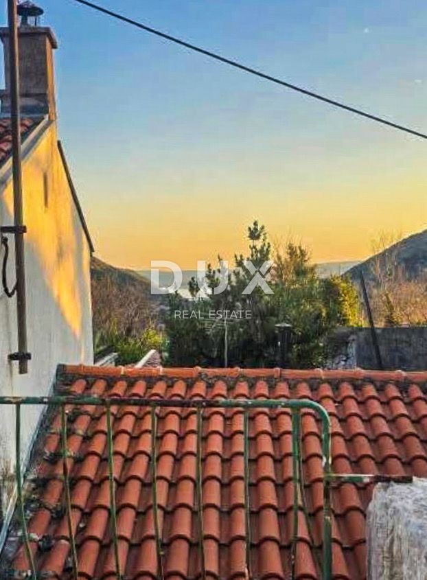 CRIKVENICA, GRIŽANE - Casa tradizionale in pietra con vista mare, piscina in fase finale e grande potenziale