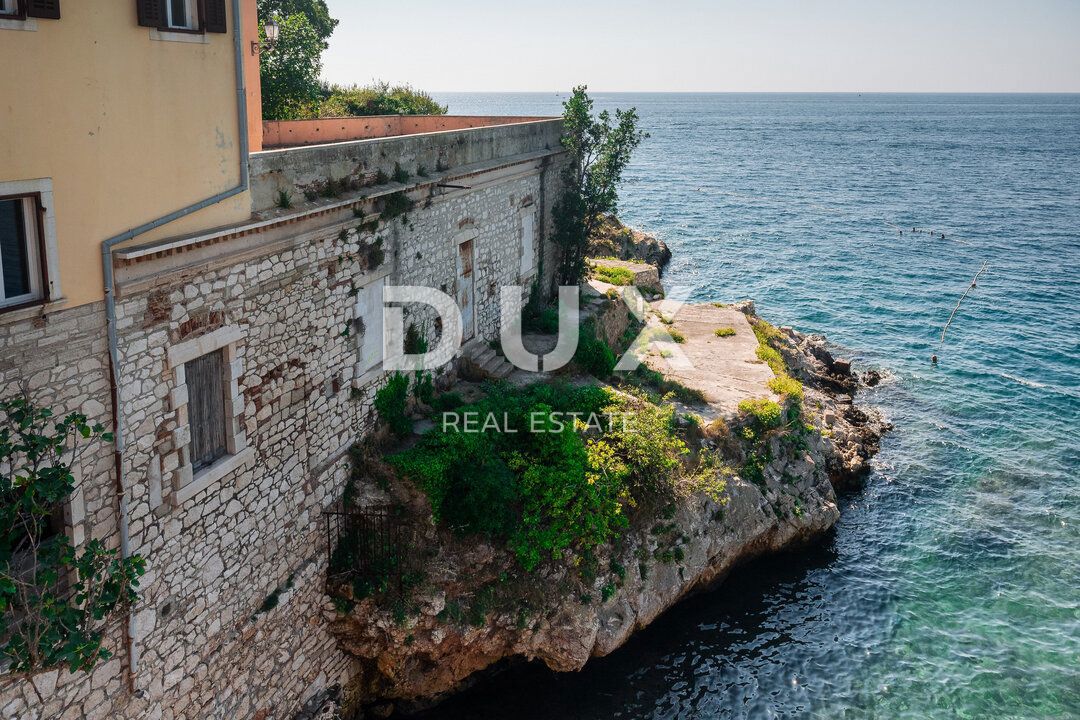 ISTRIA, ROVIGNO - Appartamento lussuoso e arredato con 2 camere da letto e soggiorno, prima fila al mare