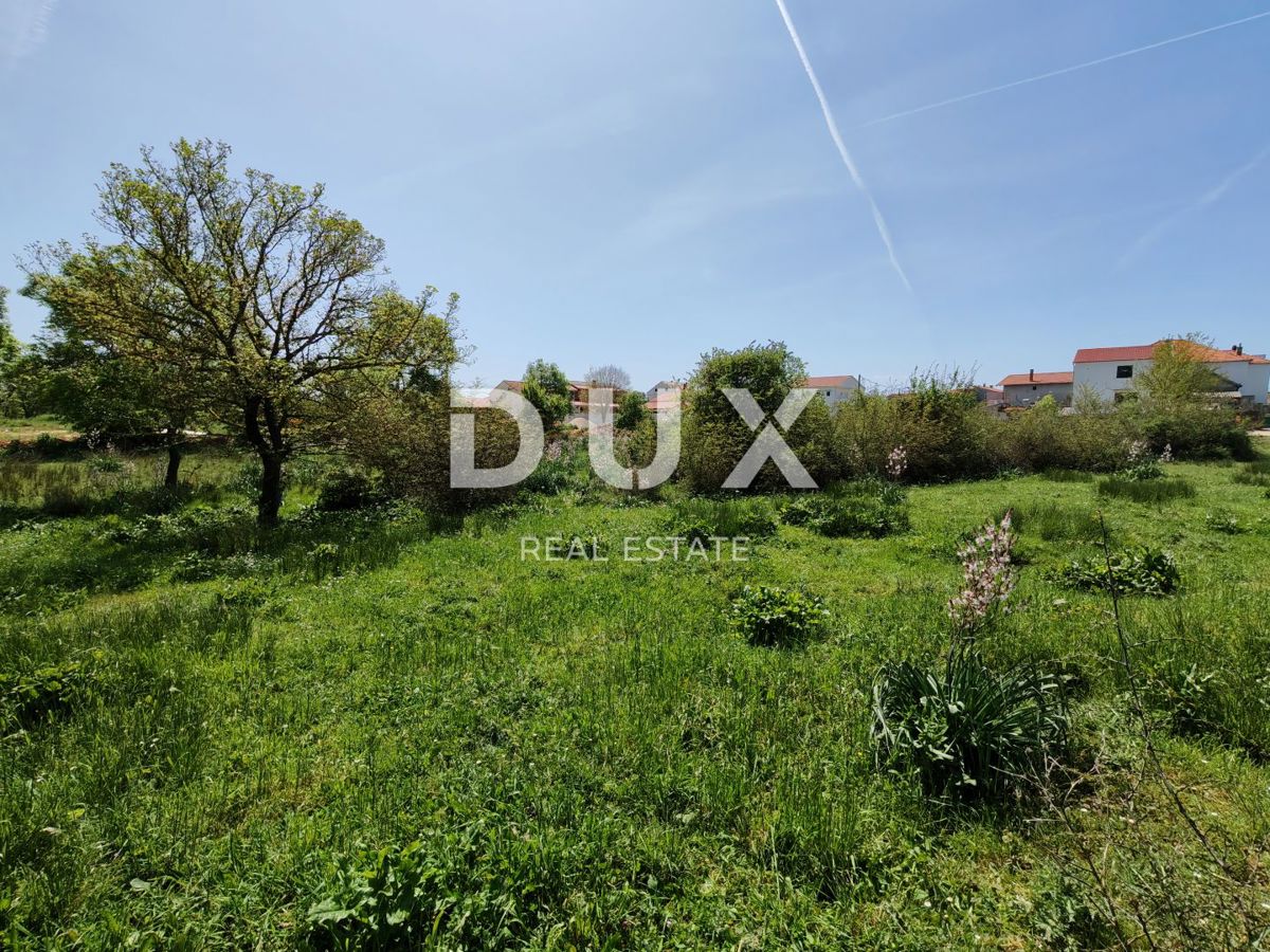 ZADAR, BRIŠEVO - Bellissimo terreno edificabile immerso nella pace e nella natura! Possibilità di suddivisione! 