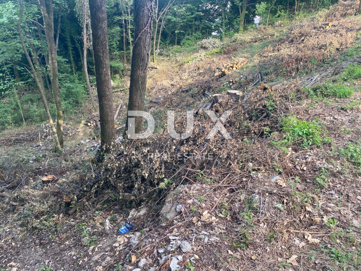 RIJEKA, KASTAV - terreno edificabile di 1.370 m2 per edificio residenziale / appartamenti / casa unifamiliare / villa! OPPORTUNITÀ!