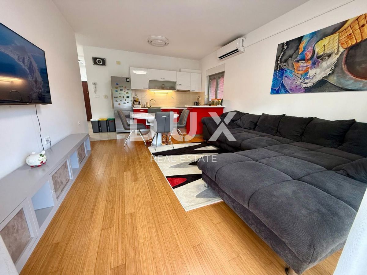 VIŠKOVO, MARINIĆI - 2 camere da letto + soggiorno, terrazza, taverna 55 m2, giardino 130 m2