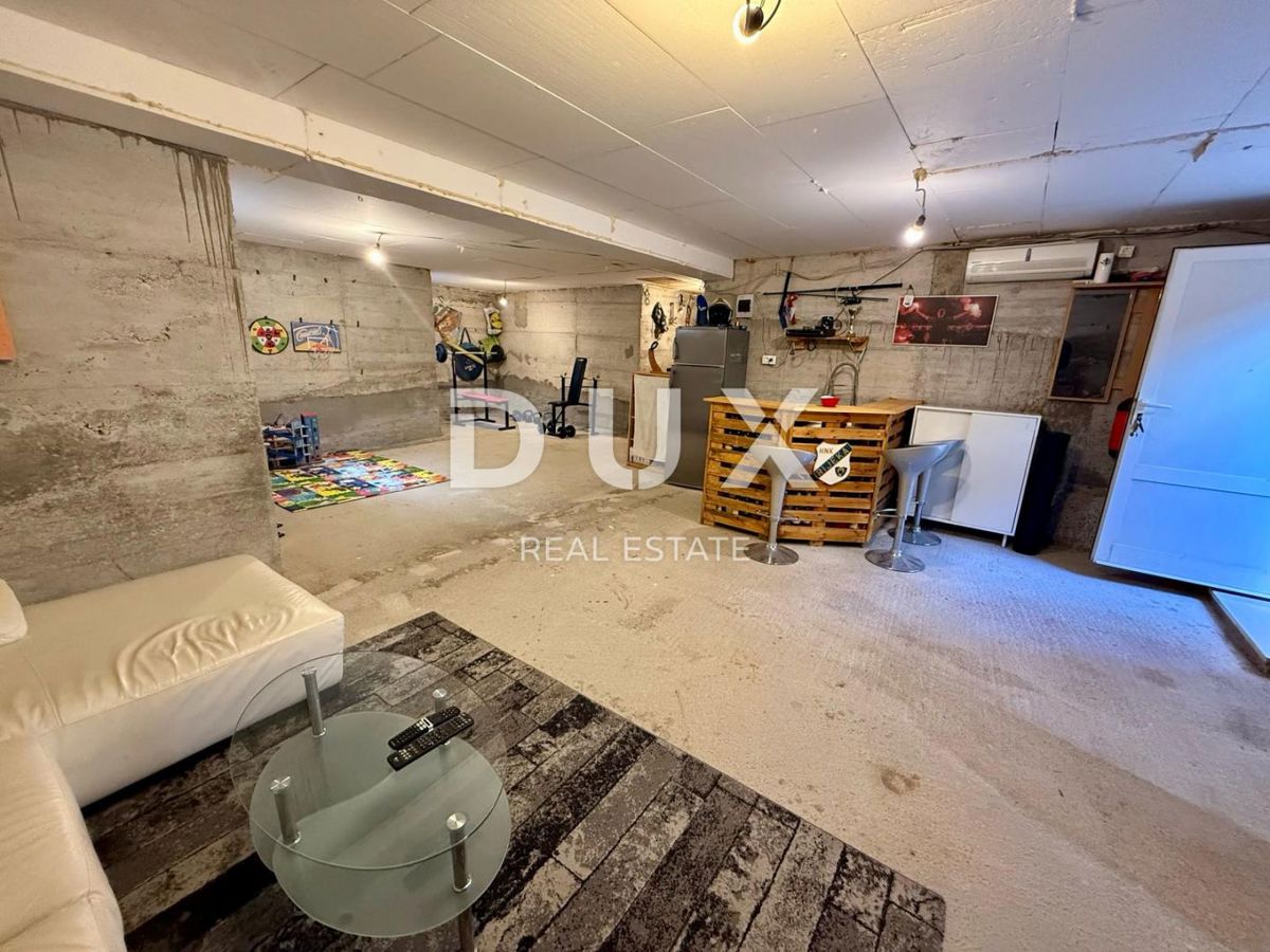 VIŠKOVO, MARINIĆI - 2 camere da letto + soggiorno, terrazza, taverna 55 m2, giardino 130 m2