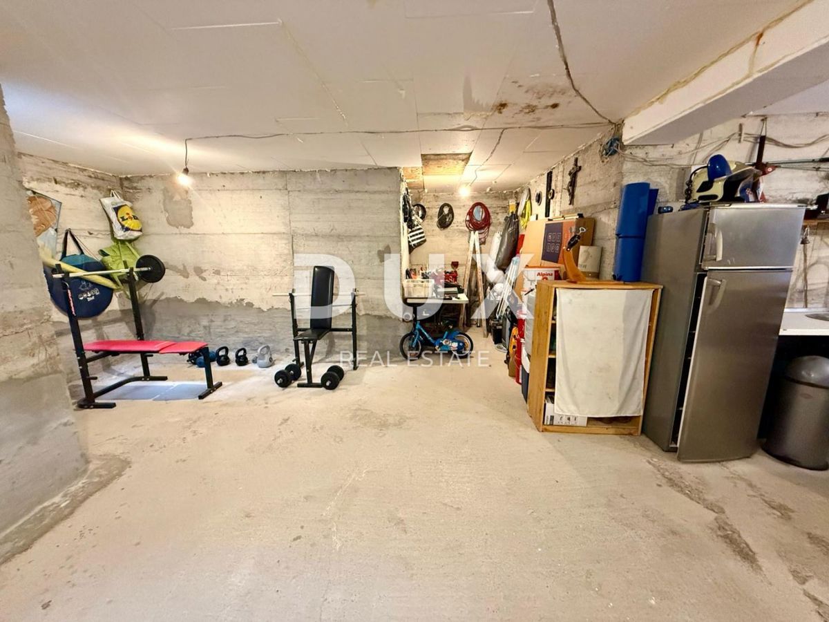 VIŠKOVO, MARINIĆI - 2 camere da letto + soggiorno, terrazza, taverna 55 m2, giardino 130 m2
