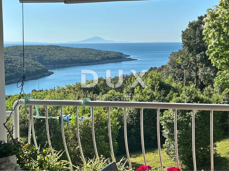 ISTRIA, DUGA UVALA - Monolocale con splendida terrazza - VISTA MARE!!
