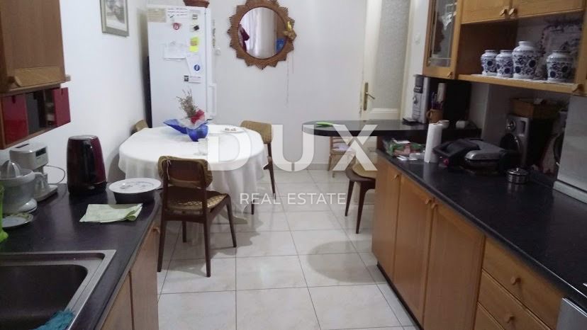 RIJEKA, CENTRO - Appartamento con 3 camere da letto + 1 camera da letto e balcone in pieno centro