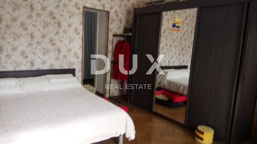 RIJEKA, CENTRO - Appartamento con 3 camere da letto + 1 camera da letto e balcone in pieno centro