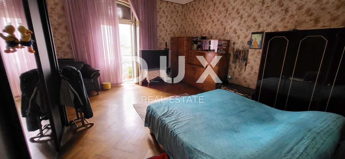 RIJEKA, CENTRO - Appartamento con 3 camere da letto + 1 camera da letto e balcone in pieno centro