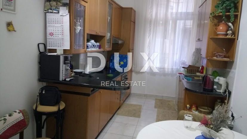 RIJEKA, CENTRO - Appartamento con 3 camere da letto + 1 camera da letto e balcone in pieno centro