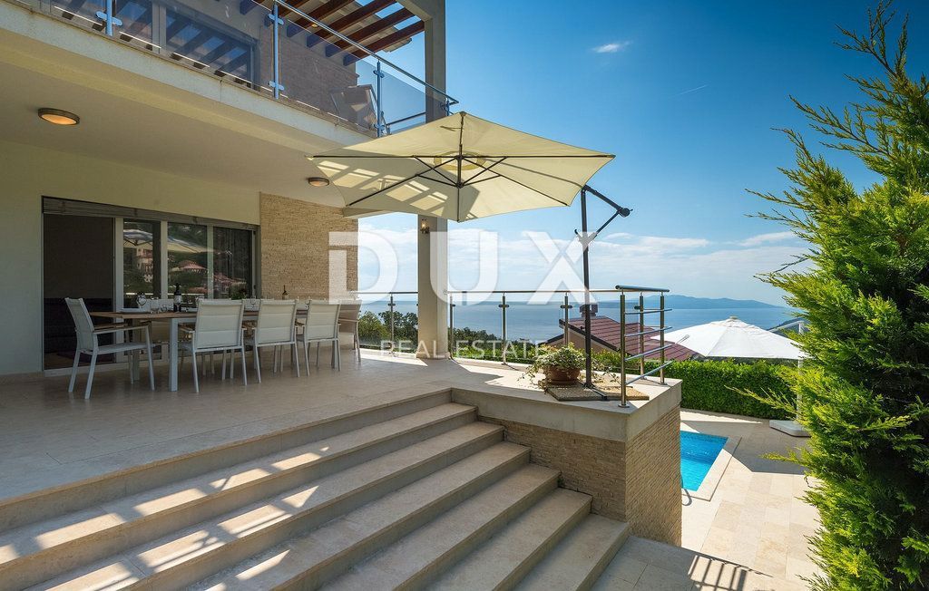 ABBAZIA - una bellissima villa con piscina, vista panoramica sul mare e completa privacy