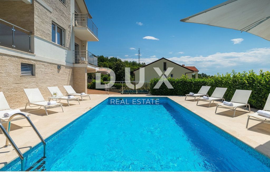 ABBAZIA - una bellissima villa con piscina, vista panoramica sul mare e completa privacy