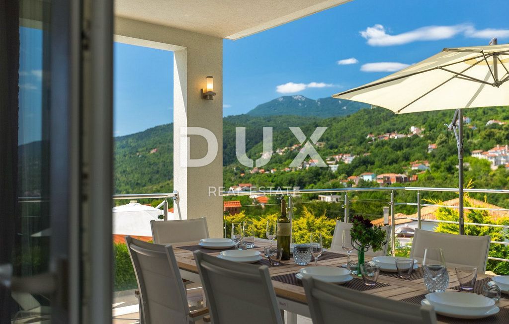 ABBAZIA - una bellissima villa con piscina, vista panoramica sul mare e completa privacy