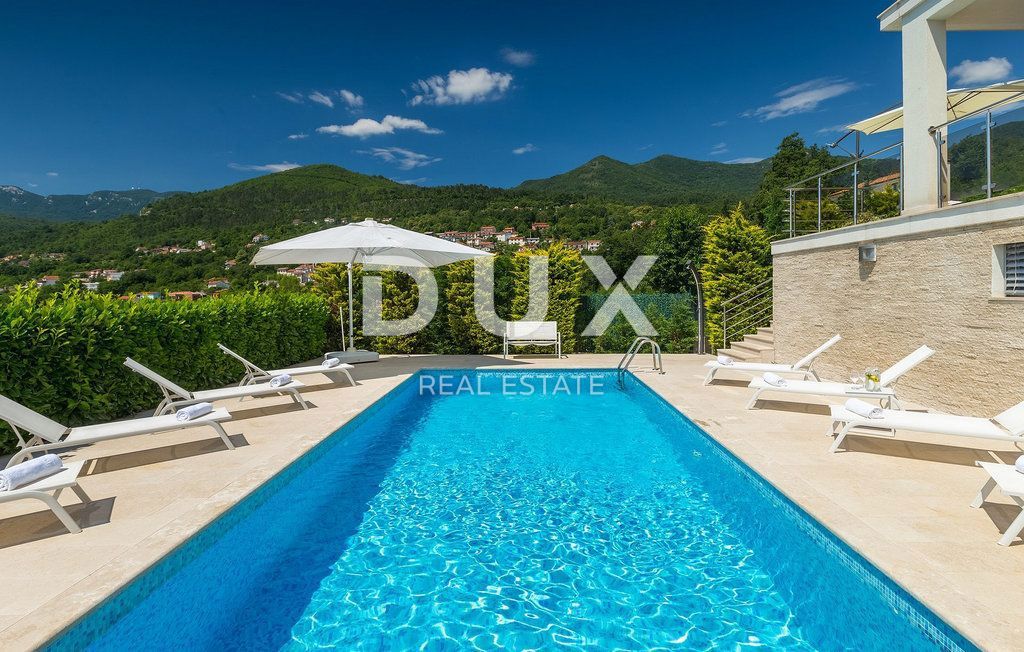 ABBAZIA - una bellissima villa con piscina, vista panoramica sul mare e completa privacy