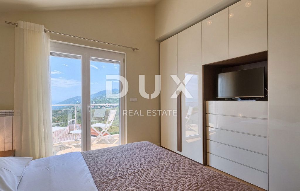 ABBAZIA - una bellissima villa con piscina, vista panoramica sul mare e completa privacy