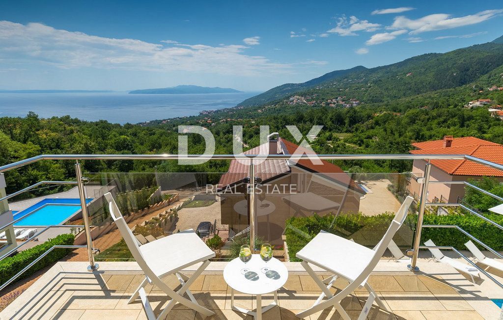 ABBAZIA - una bellissima villa con piscina, vista panoramica sul mare e completa privacy
