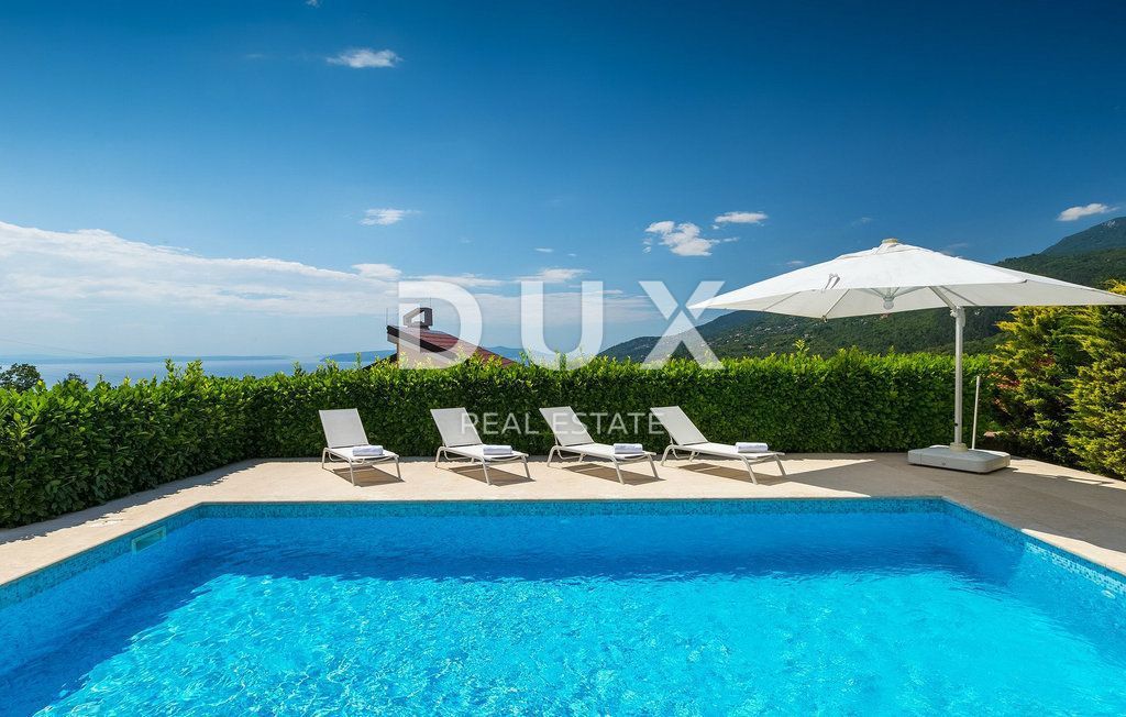 ABBAZIA - una bellissima villa con piscina, vista panoramica sul mare e completa privacy