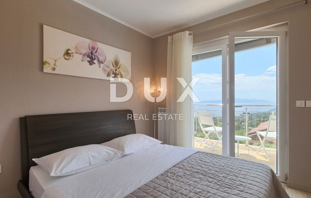 ABBAZIA - una bellissima villa con piscina, vista panoramica sul mare e completa privacy