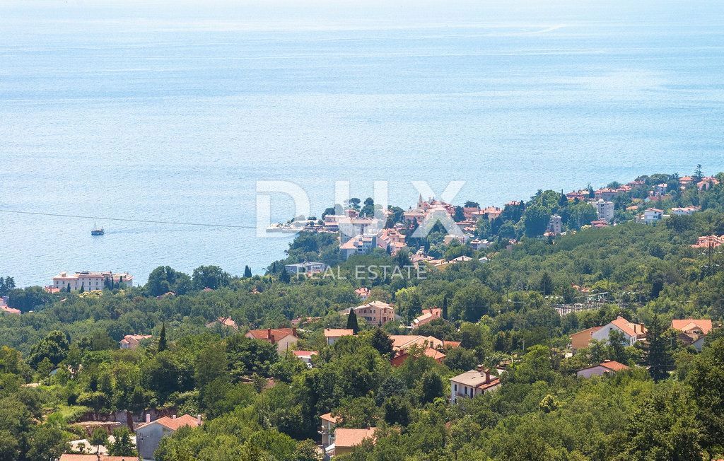 ABBAZIA - una bellissima villa con piscina, vista panoramica sul mare e completa privacy