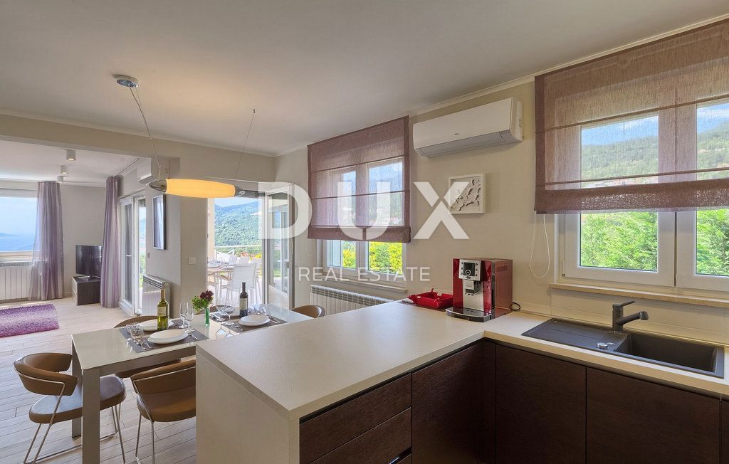 ABBAZIA - una bellissima villa con piscina, vista panoramica sul mare e completa privacy
