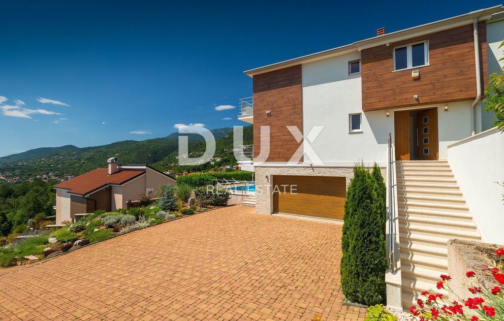 ABBAZIA - una bellissima villa con piscina, vista panoramica sul mare e completa privacy